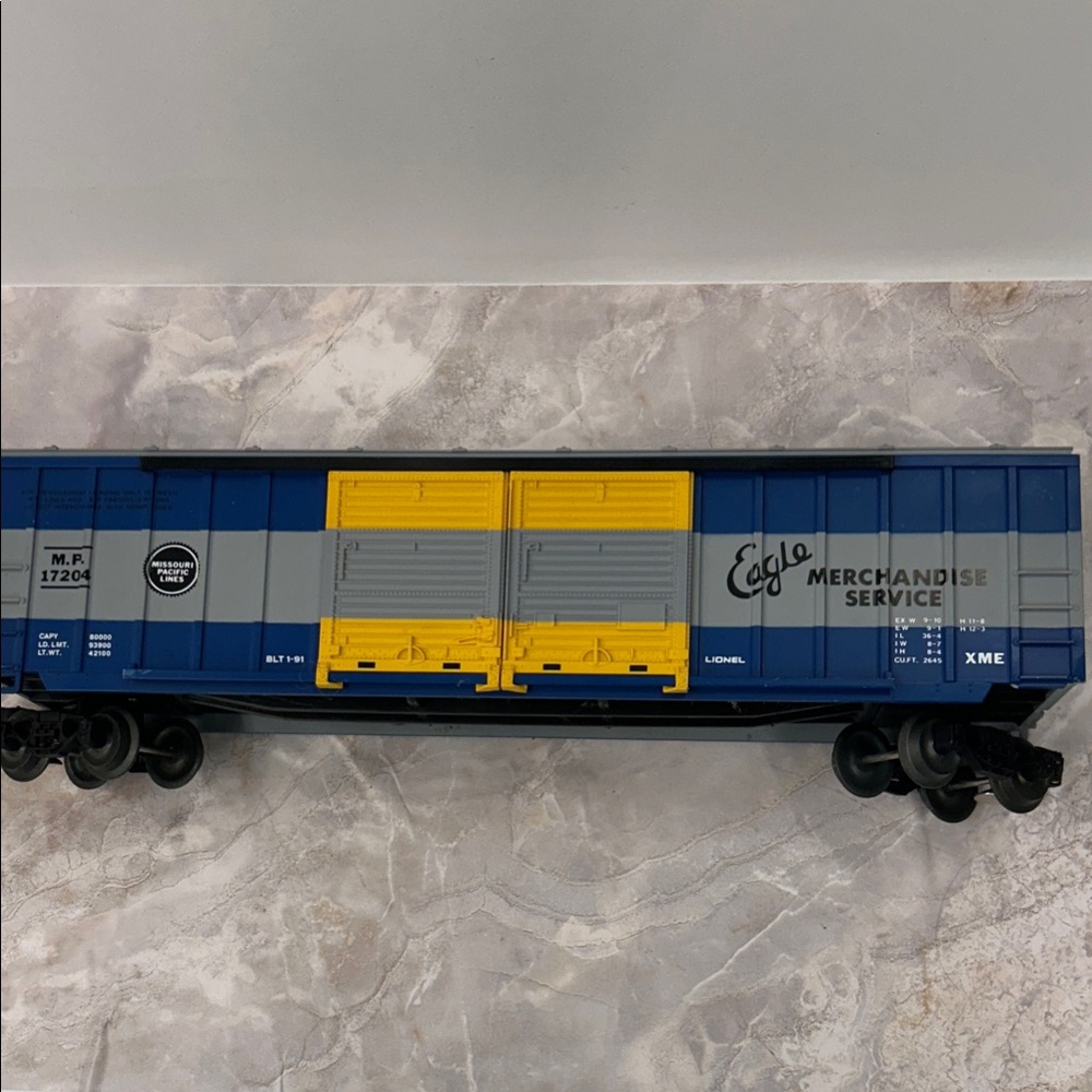 Lionel - Eagle Merchandise Service Model Train Car - Blue and Yellow. O gage.